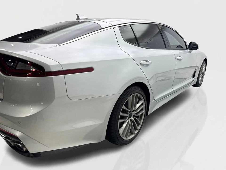 2018 Kia Stinger - Image 13 of 21