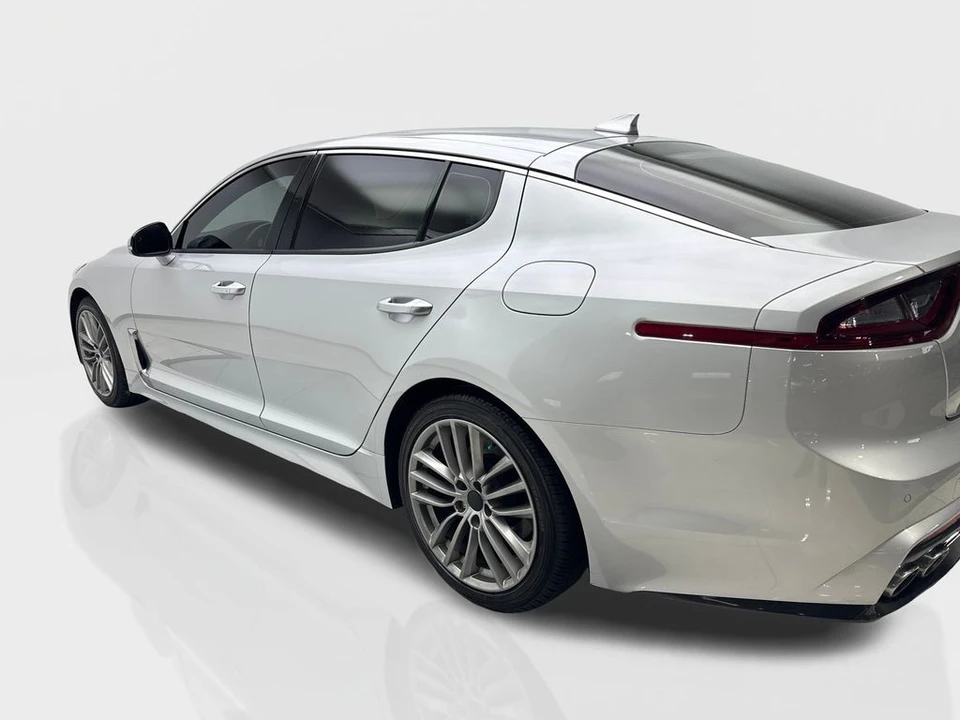 2018 Kia Stinger - Image 14 of 21