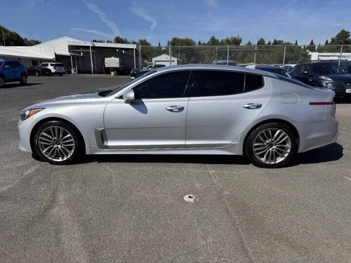 2018 Kia Stinger - Image 2 of 5