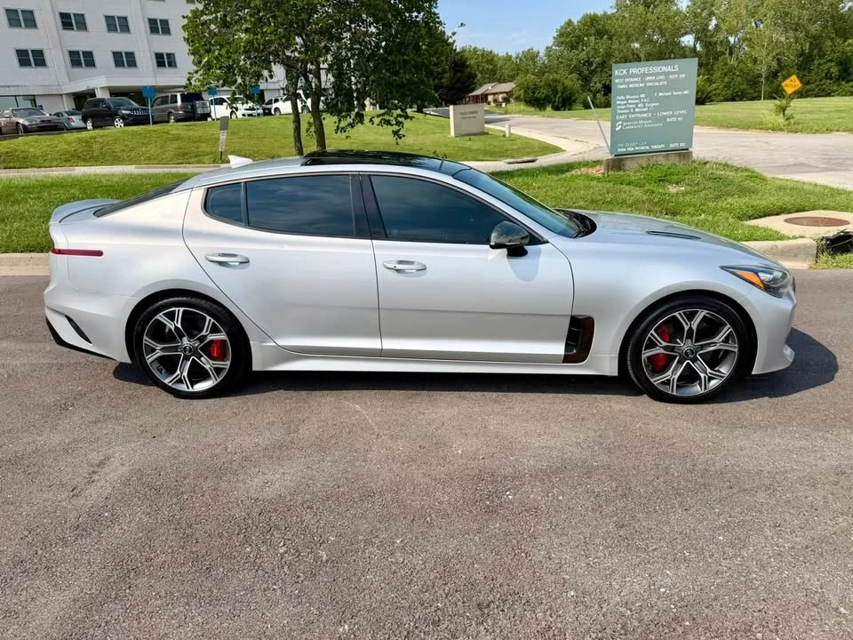 2018 Kia Stinger GT - Image 11 of 20