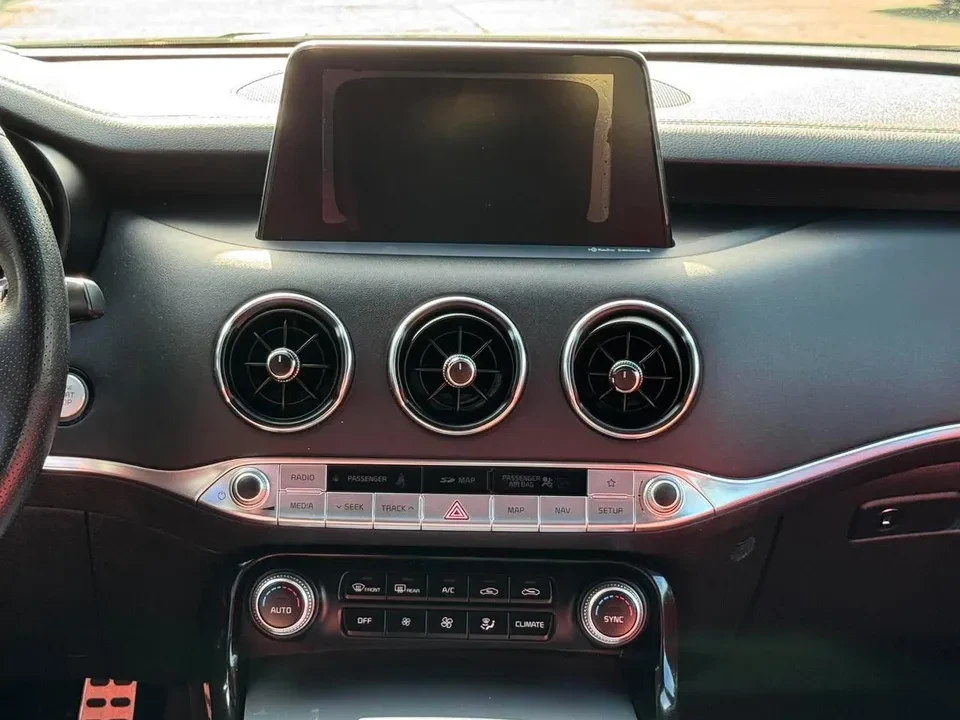 2018 Kia Stinger GT - Image 15 of 20