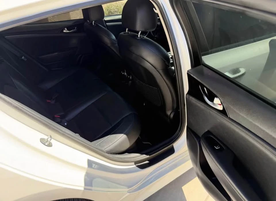 2018 Kia Stinger - Image 9 of 10