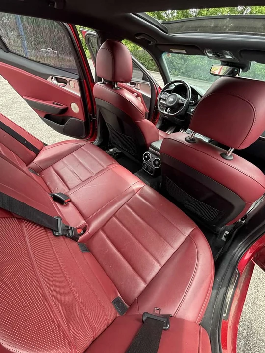 2018 Kia Stinger - Image 16 of 19