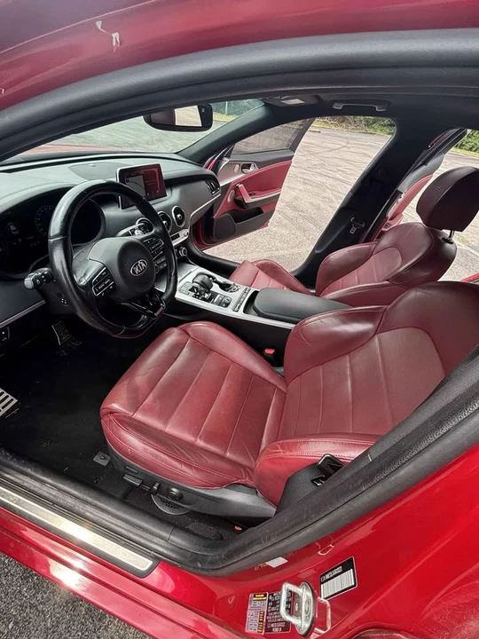 2018 Kia Stinger - Image 11 of 19