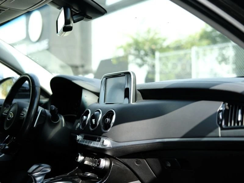 2018 Kia Stinger GT - Image 16 of 20