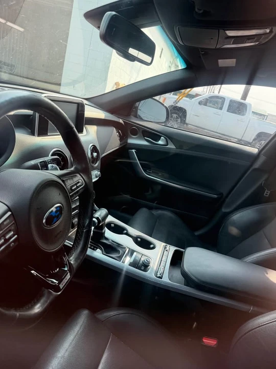 2018 Kia Stinger GT - Image 14 of 15