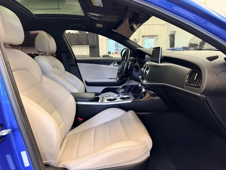 2018 Kia Stinger GT - Image 8 of 10