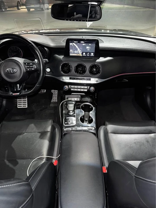 2018 Kia Stinger GT - Image 8 of 11