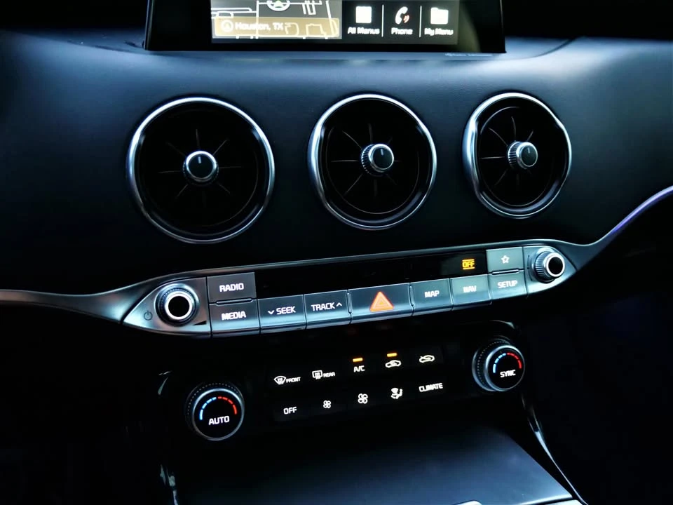 2018 Kia Stinger GT - Image 16 of 20