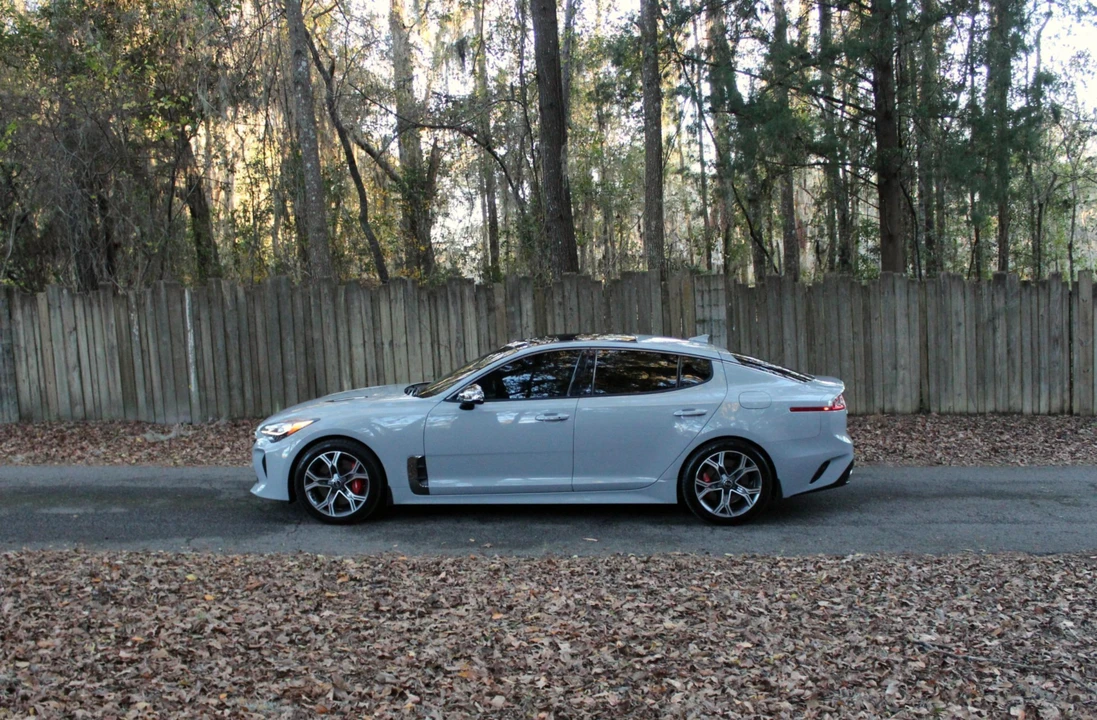 2018 Kia Stinger GT - Image 10 of 25