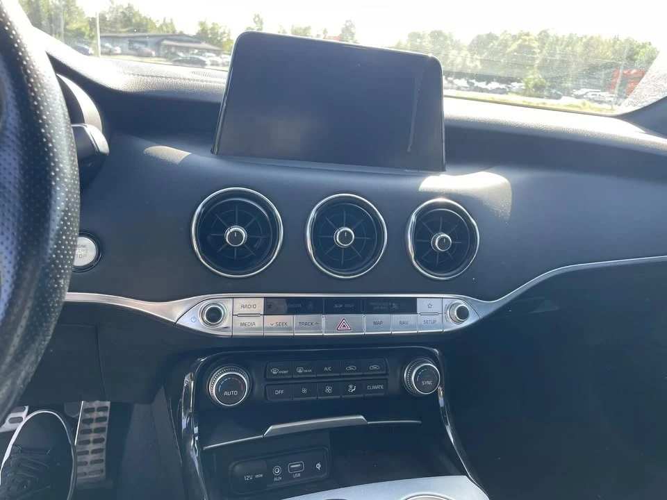 2018 Kia Stinger GT - Image 14 of 20
