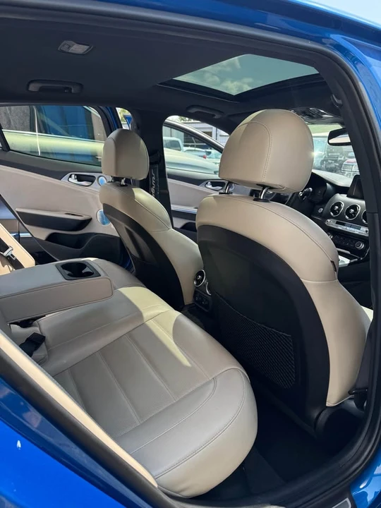 2018 Kia Stinger GT - Image 6 of 10