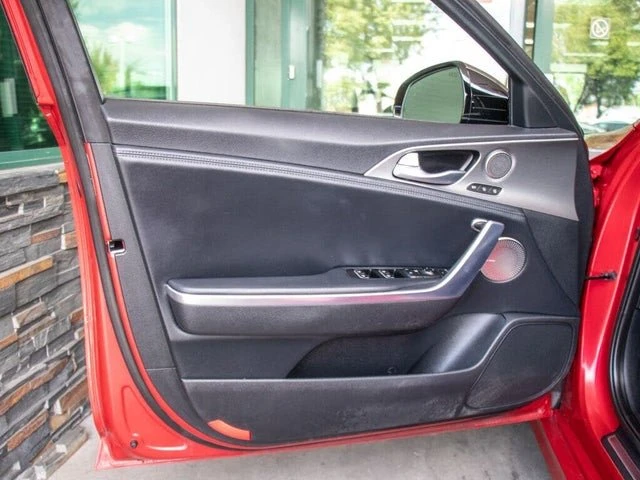 2018 Kia Stinger - Image 9 of 20