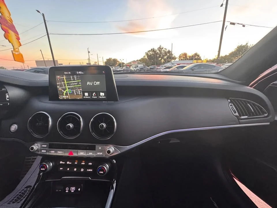 2018 Kia Stinger GT - Image 17 of 20