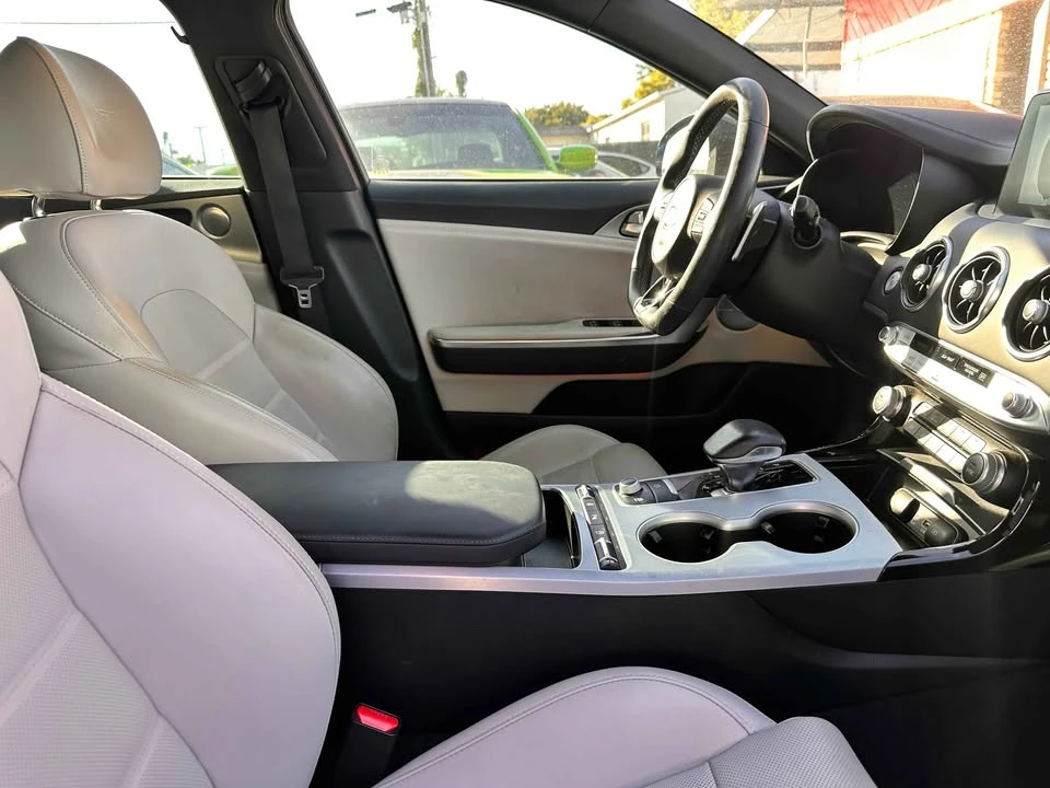 2018 Kia Stinger GT - Image 11 of 16
