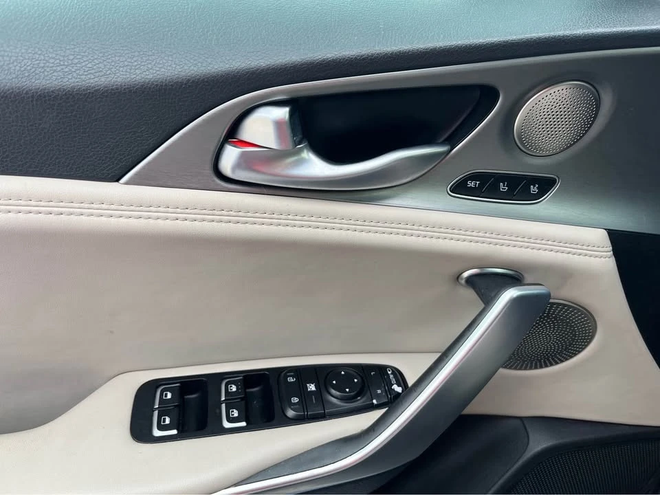 2018 Kia Stinger GT - Image 10 of 20