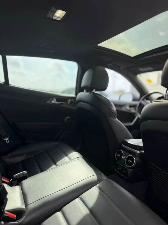 2018 Kia Stinger GT - Image 10 of 12