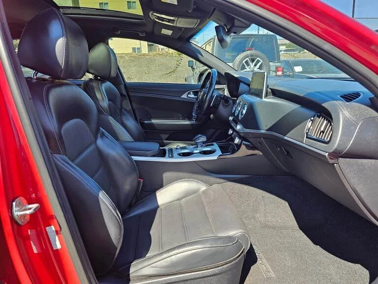 2018 Kia Stinger - Image 14 of 18