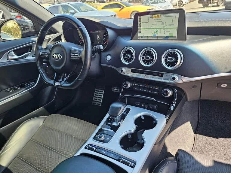 2018 Kia Stinger - Image 15 of 18