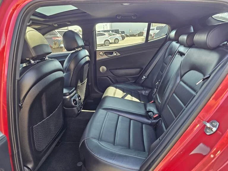 2018 Kia Stinger - Image 16 of 18