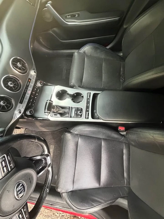 2018 Kia Stinger GT - Image 7 of 10