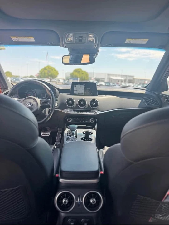 2018 Kia Stinger - Image 9 of 11