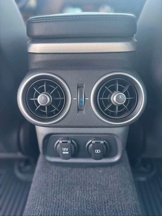 2018 Kia Stinger - Image 8 of 11