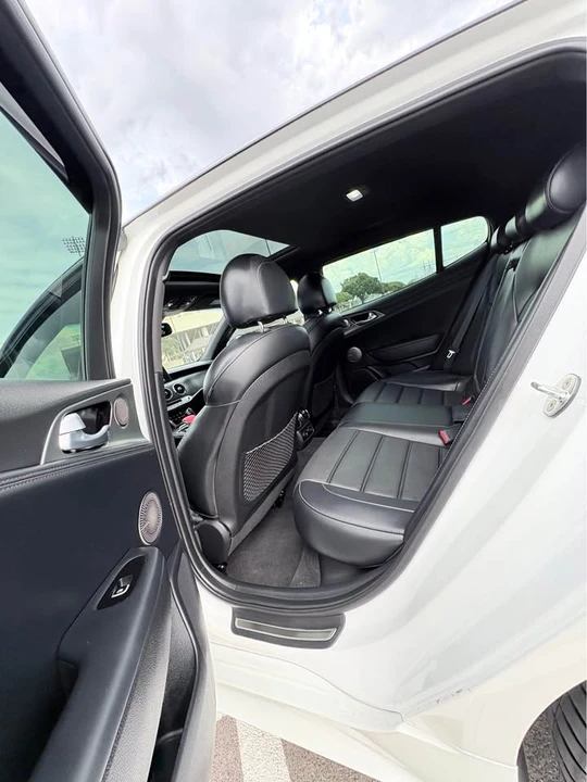 2018 Kia Stinger GT - Image 9 of 18