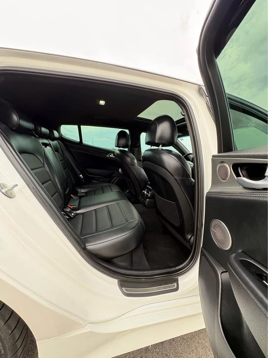 2018 Kia Stinger GT - Image 10 of 18