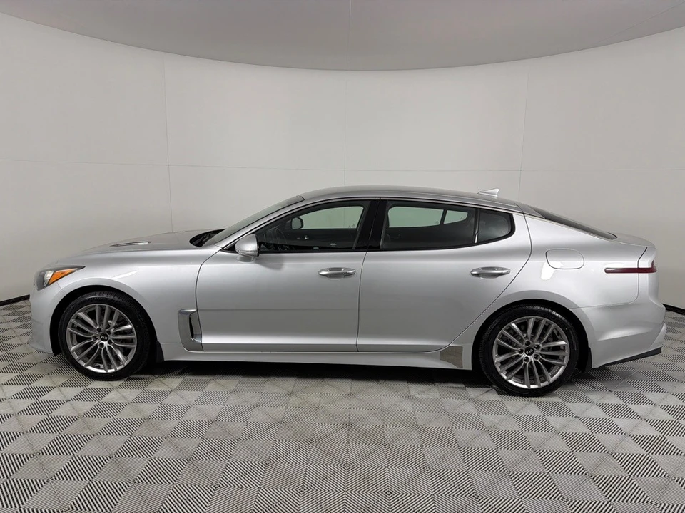 2018 Kia Stinger - Image 9 of 21