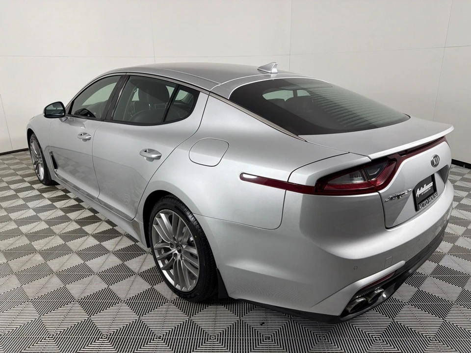 2018 Kia Stinger - Image 8 of 21