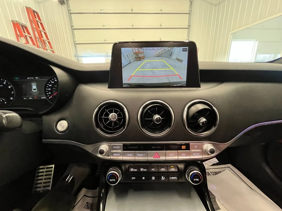 2018 Kia Stinger - Image 18 of 19