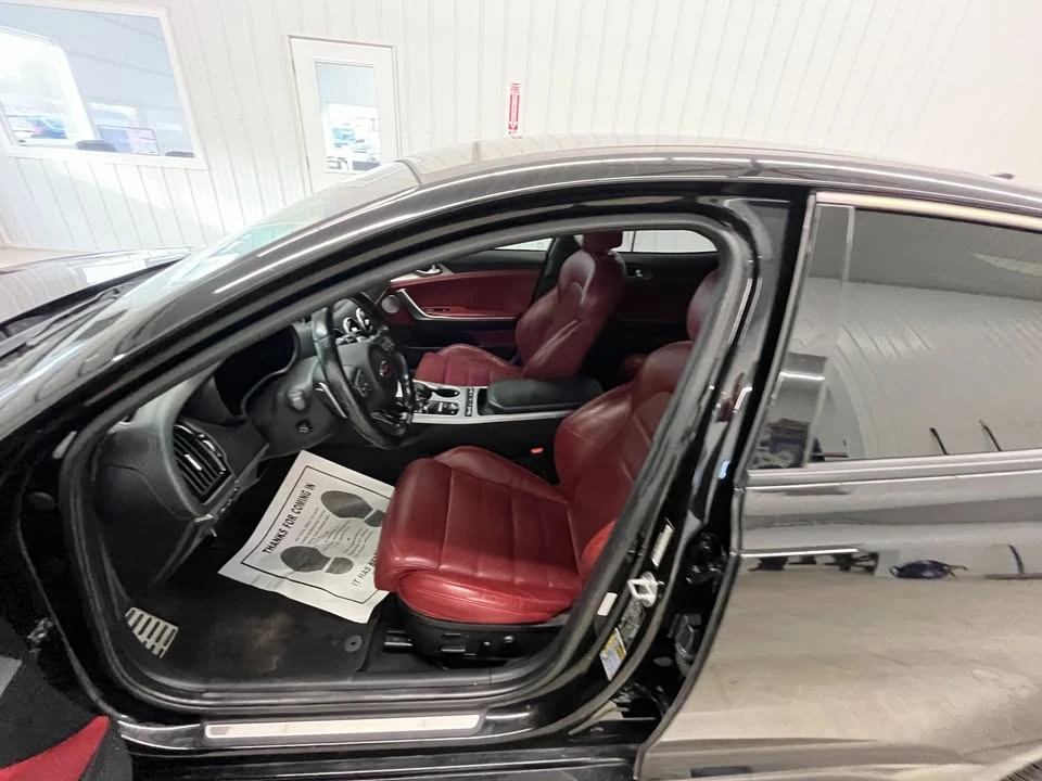 2018 Kia Stinger - Image 13 of 19