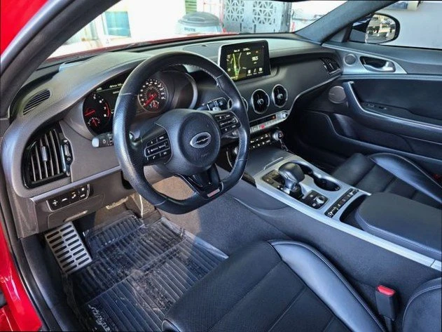 2018 Kia Stinger - Image 10 of 19