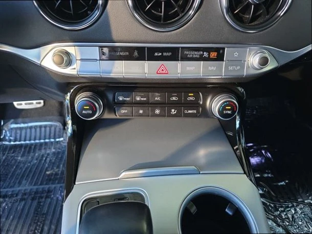 2018 Kia Stinger - Image 16 of 19