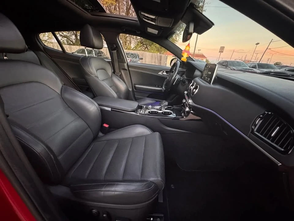 2018 Kia Stinger - Image 16 of 19