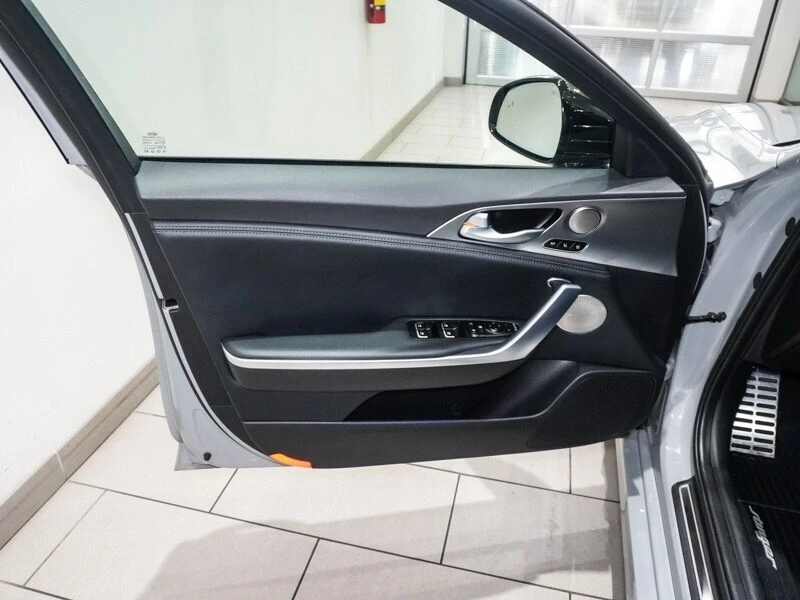 2018 Kia Stinger - Image 8 of 10