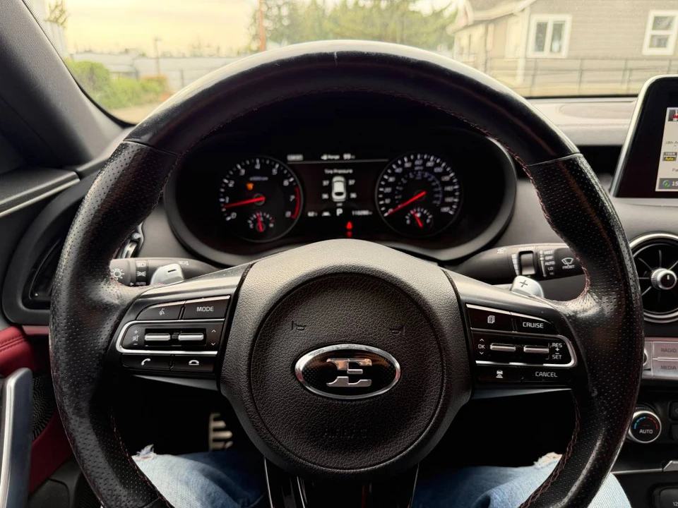 2018 Kia Stinger - Image 11 of 17