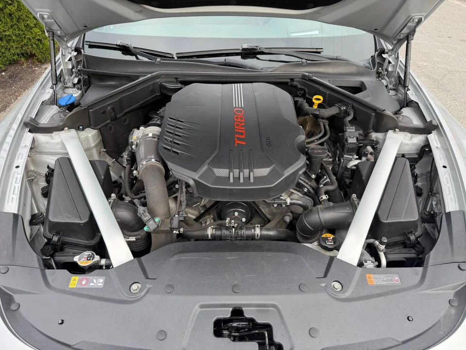 2018 Kia Stinger - Image 7 of 17