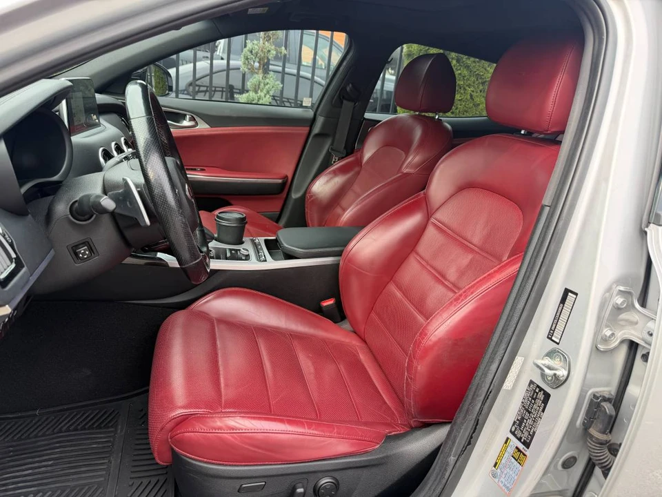 2018 Kia Stinger - Image 8 of 17