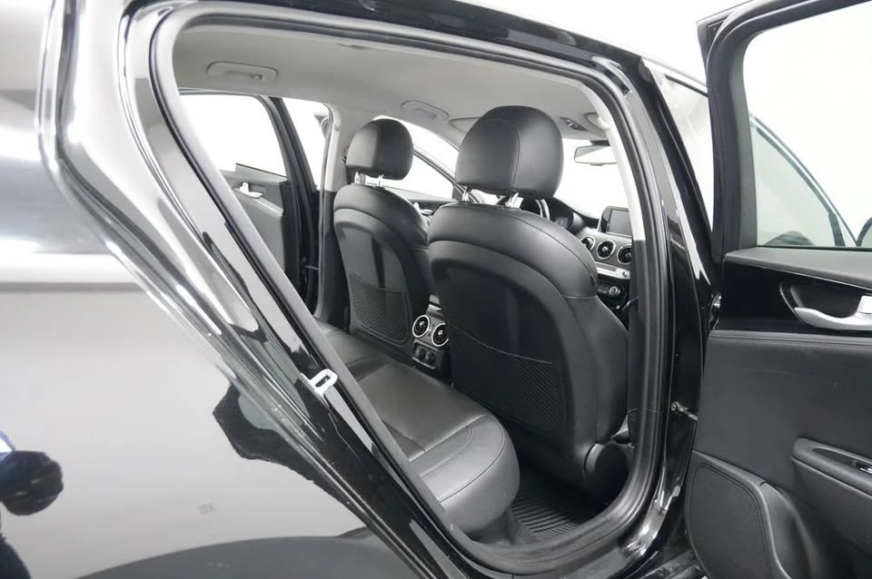 2018 Kia Stinger - Image 18 of 20