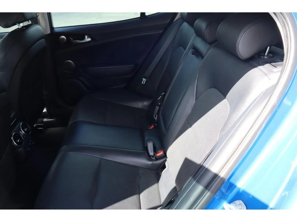 2018 Kia Stinger - Image 10 of 20