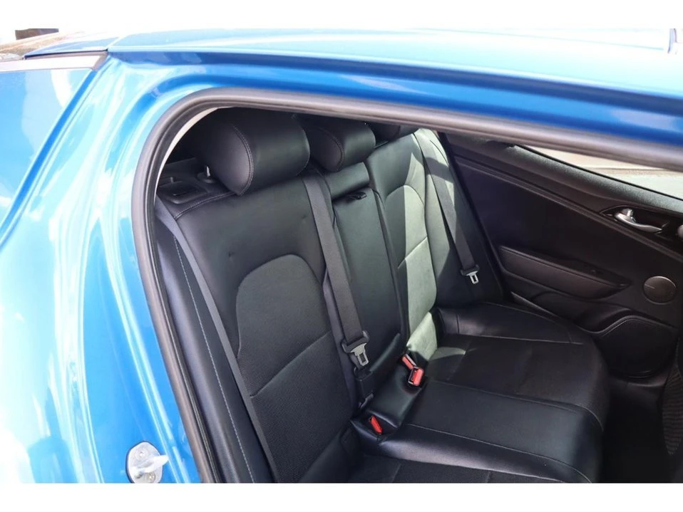 2018 Kia Stinger - Image 11 of 20
