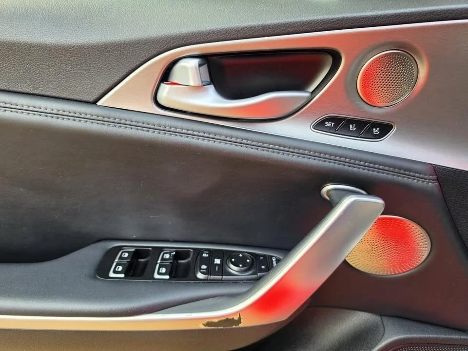 2018 Kia Stinger - Image 18 of 20