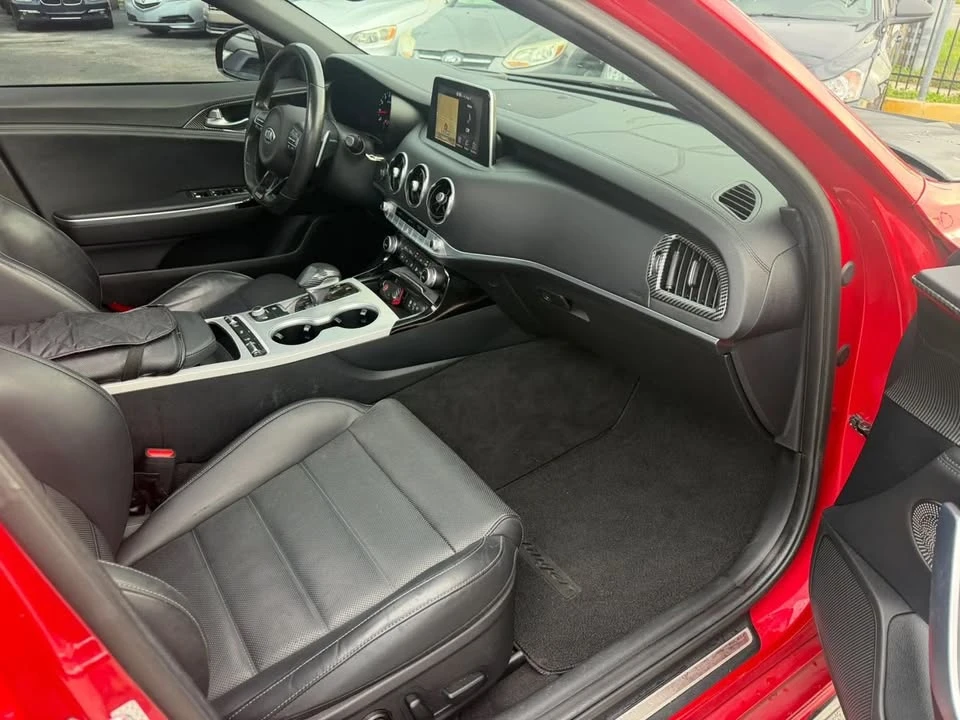2018 Kia Stinger - Image 14 of 17