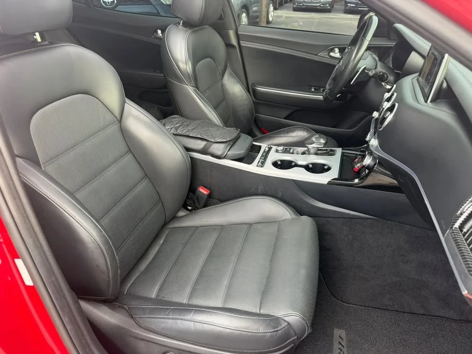 2018 Kia Stinger - Image 9 of 17