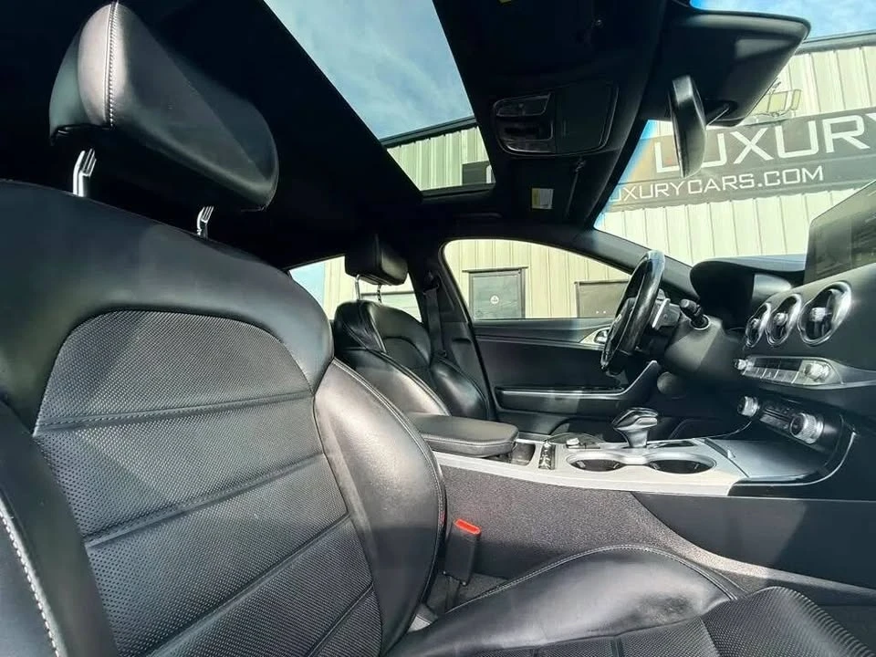 2018 Kia Stinger - Image 11 of 20