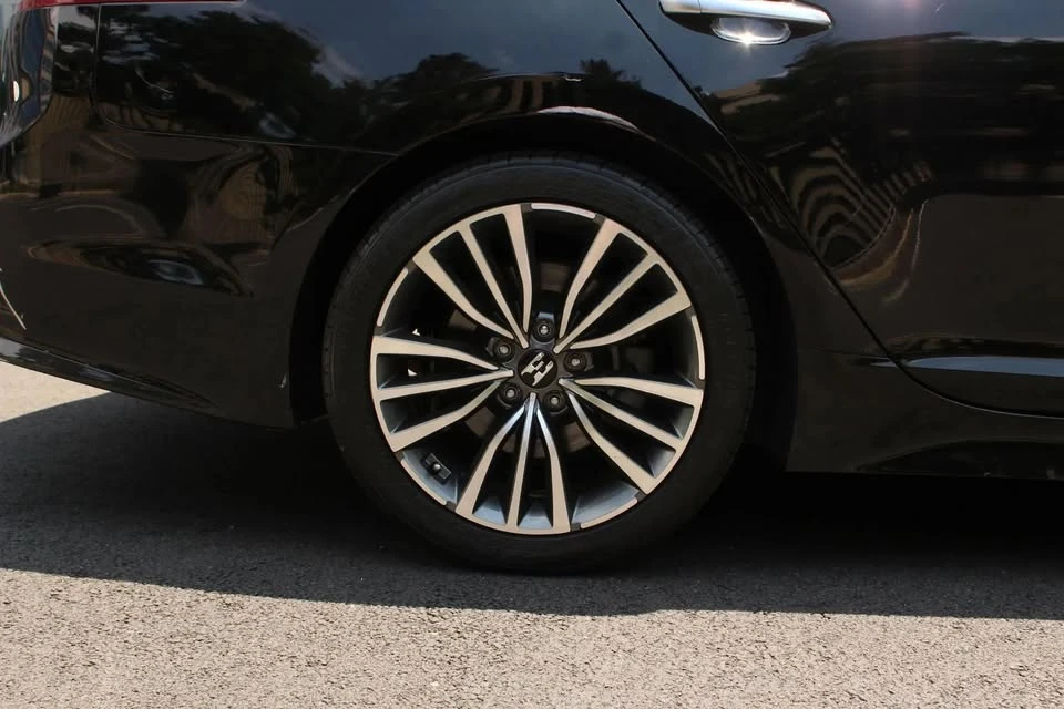 2018 Kia Stinger - Image 5 of 20
