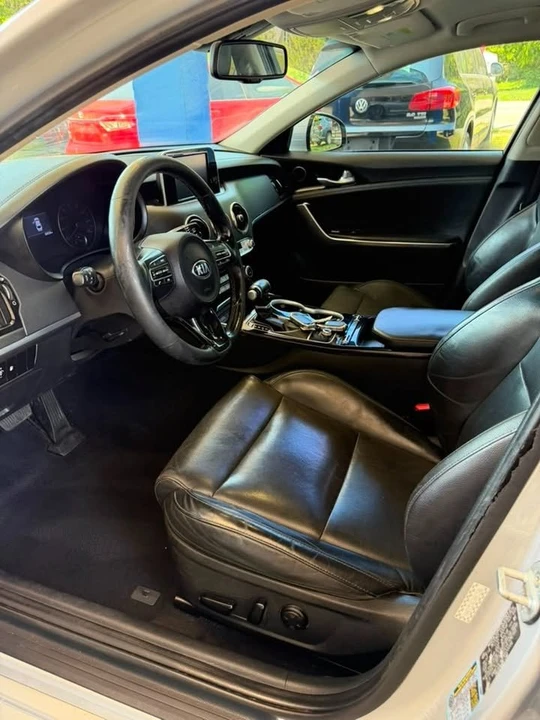 2018 Kia Stinger - Image 8 of 15