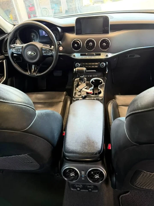 2018 Kia Stinger - Image 11 of 15